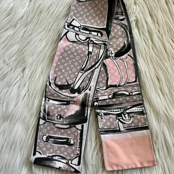 Louis Vuitton Rare & Limited Edition Pink and Gray Rose Poudre Trunks Silk Scarf - Picture 10 of 10